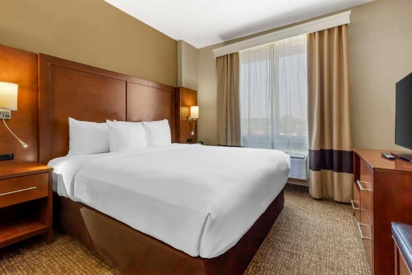 Comfort Suites Raleigh image 21